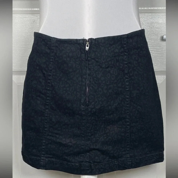 Denim Leopard Mini Skirt Medium Wash - Picture 4 of 5